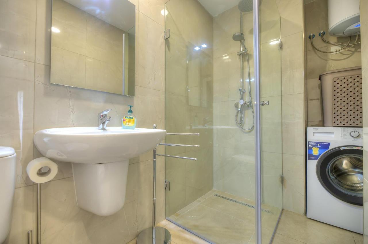 Brand New And Tastefully Furnished 2 Bedroom Apartment Ddif1-2 Gzira Zewnętrze zdjęcie