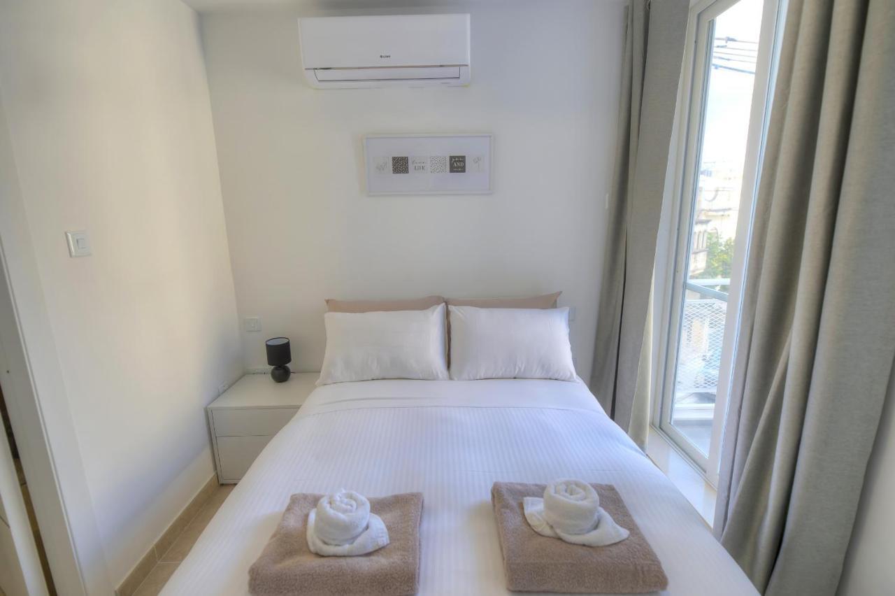 Brand New And Tastefully Furnished 2 Bedroom Apartment Ddif1-2 Gzira Zewnętrze zdjęcie